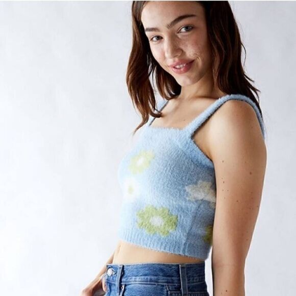 Kendall & Kylie Flowery Crop Top - Picture 1 of 7